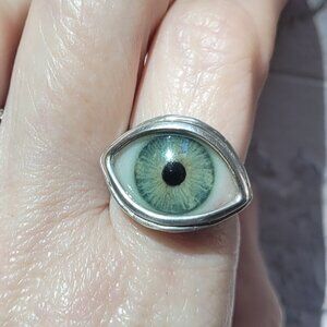 Sterling Silver Light Gray Green Eye Ring - size 6